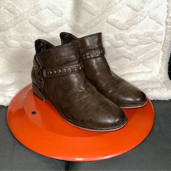 ROXY 9 Brown Faux Leather Embroidered Ankle Zip Saddle Boots - Picture 2 of 12